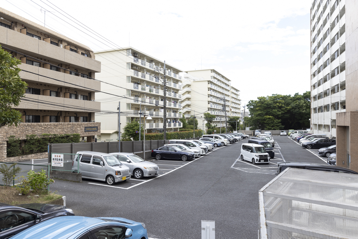 上高田4丁目団地1号棟の駐車場