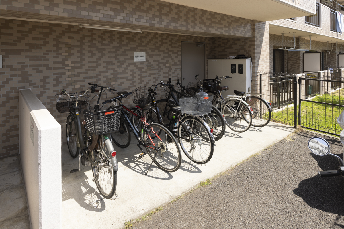 モナークベルステージ京王堀之内の自転車置き場