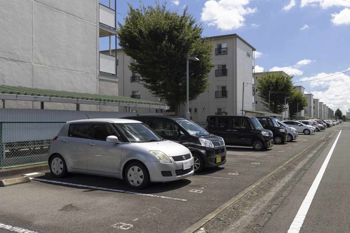 相武台団地２７０３号棟の駐車場