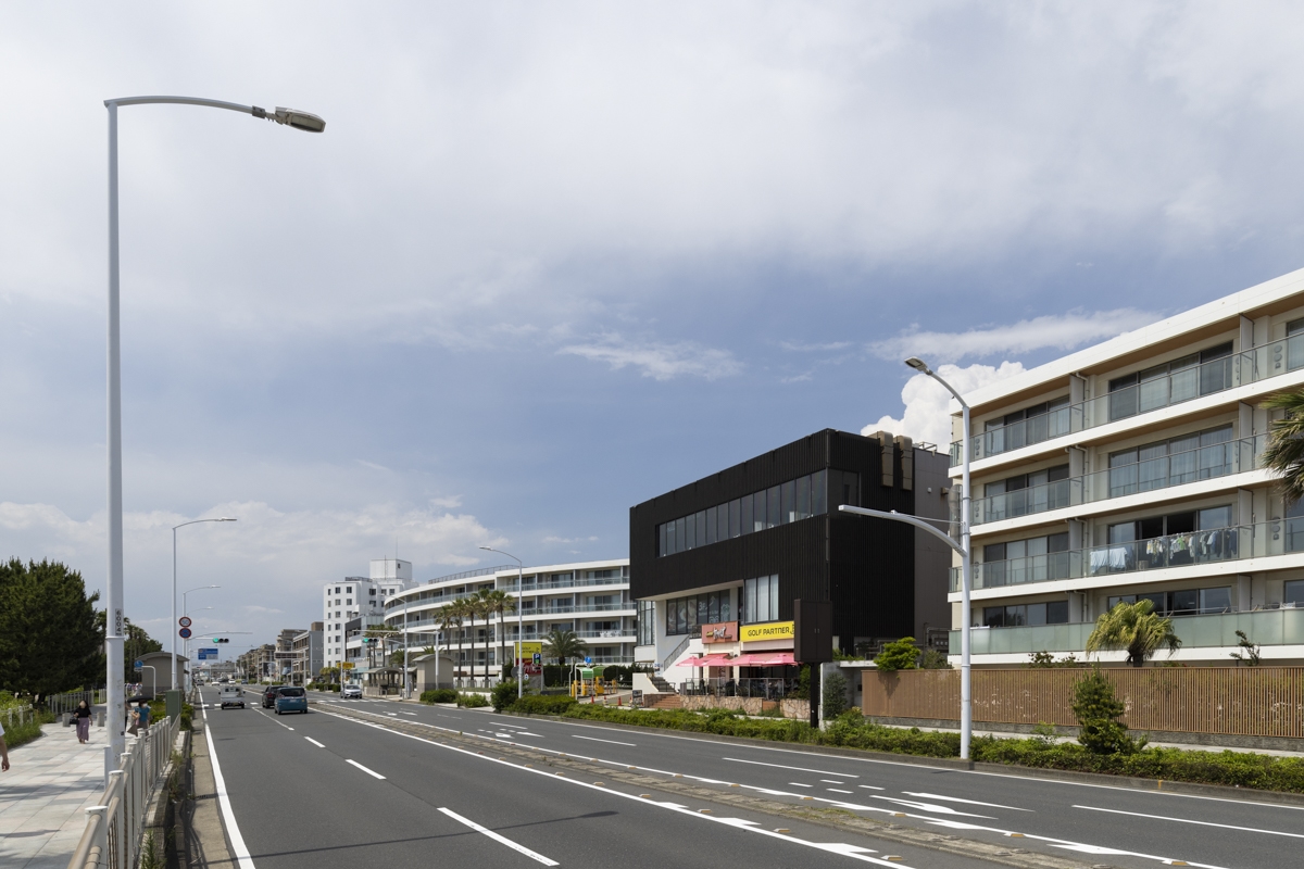 江ノ島海岸沿いの道路