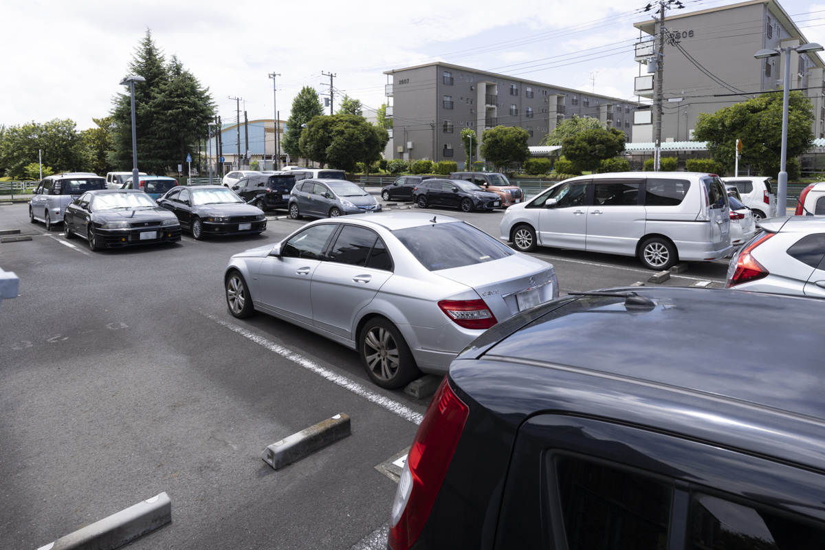 相武台団地2207号棟の駐車場