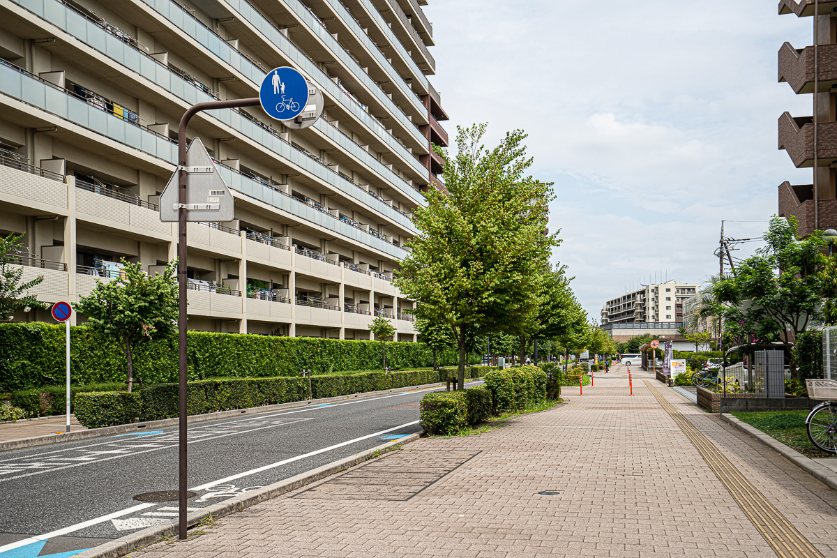 日進駅への道