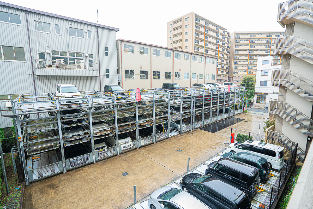 ロイヤルプラザ松戸トリビュートの駐車場