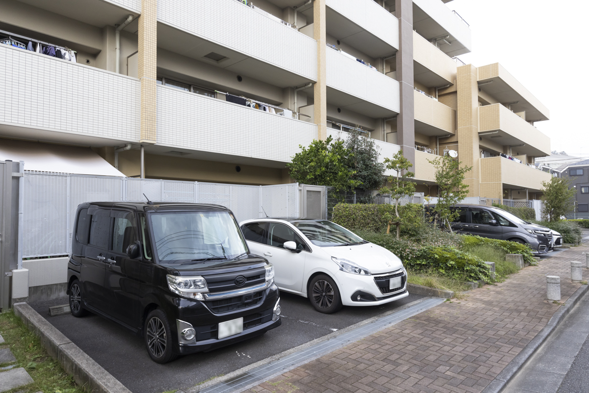 ライオンズガーデン小岩の駐車場