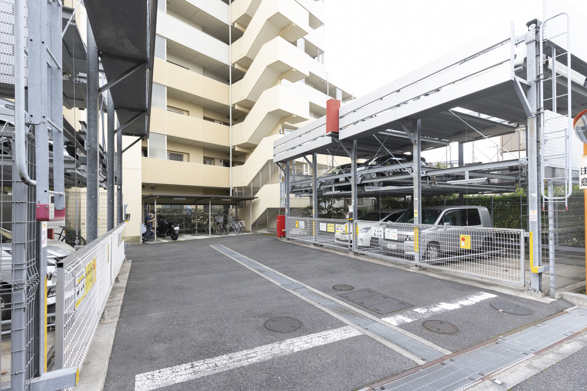 ライオンズガーデン小岩の駐車場