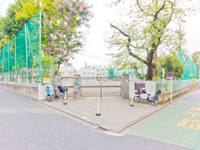 新宿区立牛込第二中学校