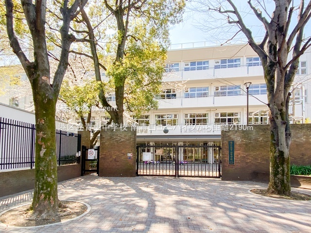 港区立青山中学校